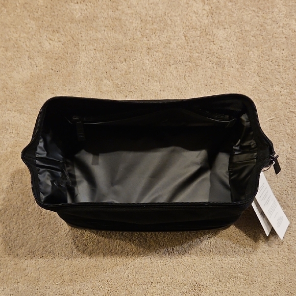 BEIS Dopp Kit - Picture 8 of 12